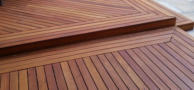 Redwood Decking Material in Maywood, CA